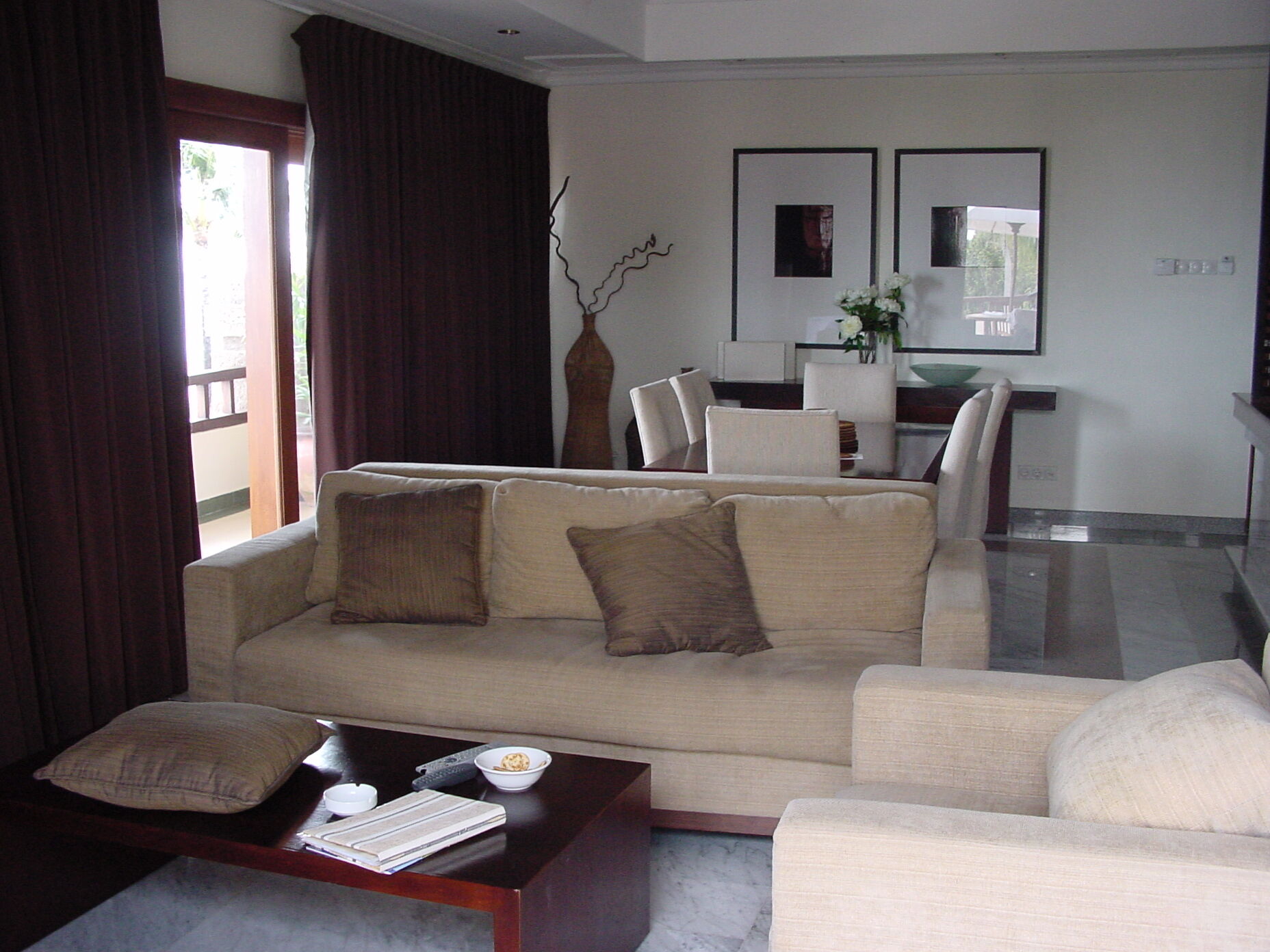 Peninsula Beach Club - Unit Living Area