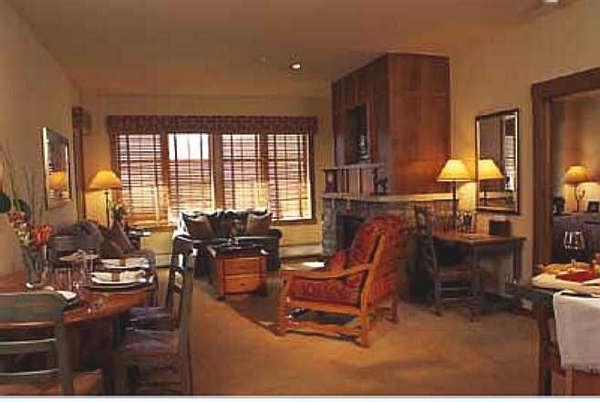 Hyatt Main Street Station - Unit Living Area