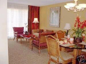 Celebrity Resorts Orlando - Oaks - Unit Dining & Living Areas
