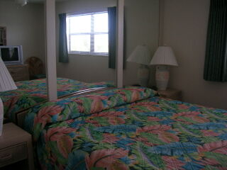 Coral Reef Beach Resort - Unit Bedroom