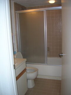 Coral Reef Beach Resort - Unit Bathroom