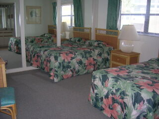 Coral Reef Beach Resort - Unit Bedroom