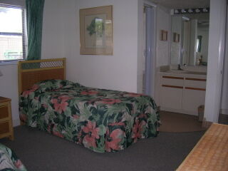 Coral Reef Beach Resort - Unit Bedroom