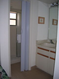 Coral Reef Beach Resort - Unit Bathroom