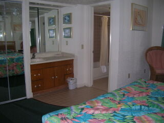 Coral Reef Beach Resort - Unit Bedroom