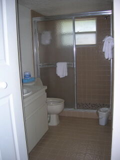 Coral Reef Beach Resort - Unit Bathroom