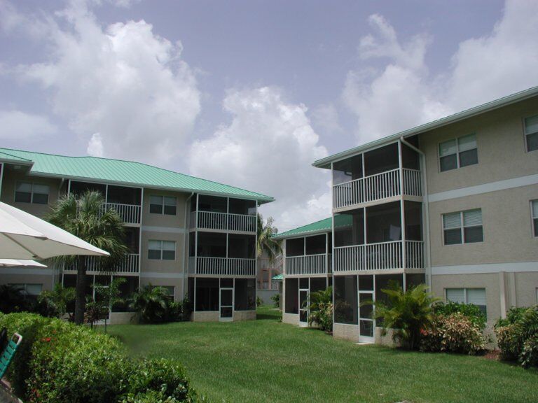 Plantation Village Beach Resort - Grounds