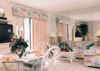 Fantasy World Club Villas - Unit Living/Dining Area
