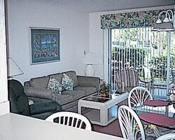 Four Winds Beach Resort - Unit Living Area