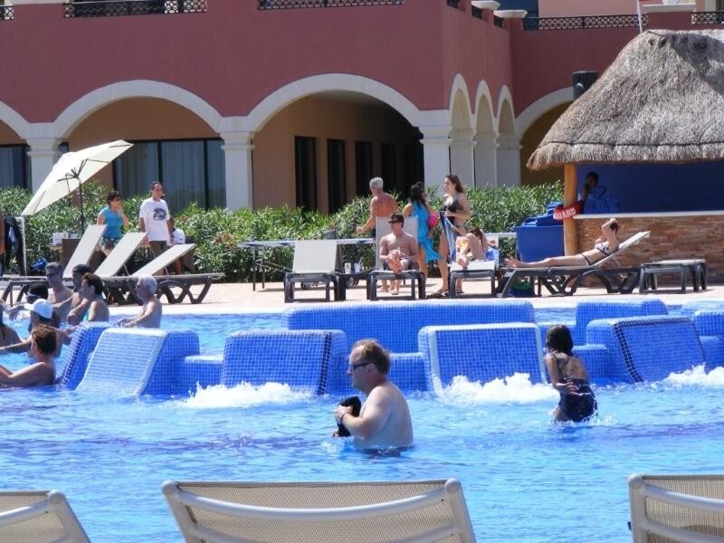 Ocean Coral & Ocean Turquesa - Main Pool